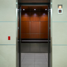  Hình ảnh thu nhỏ của cửa khoang thang máy mở tại Extron , Anaheim, California